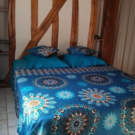 Chambre D'Hotes Des P'Tits Bonheurs Dosches ภายนอก รูปภาพ